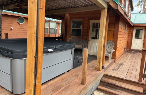 Ashland Casa | Cabin #15 at Hyatt Lake Resort