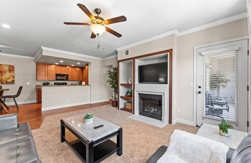 Reno/Tahoe Airport Apartamento | New Cozy & Stylish 1BR with Heated Pool, Relaxing Spa & Sauna