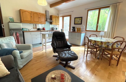 Saint-Privat Casa | Comfortable gîte in a quiet, green setting. With swimming pool