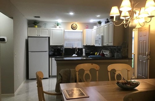Lynnhaven Casa | 3-bedroom house in charming The Villages with WiFi, AC