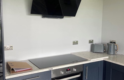 Honley Casa | Cosy 2 bedroom guesthouse in beautiful surroundings with hot tub. Pet friendly!!