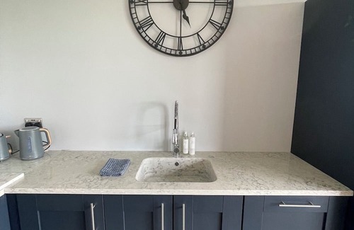 Honley Casa | Cosy 2 bedroom guesthouse in beautiful surroundings with hot tub. Pet friendly!!