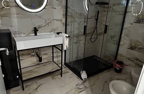 Pulsano Cama Y Desayuno | Suite Visconti – Romantic Spa Suite with Private Whirlpool in Pulsano Old Town