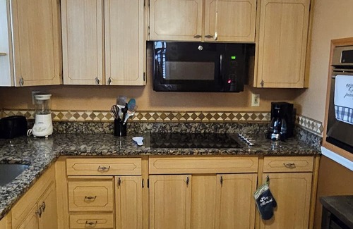 Hillcrest Heights Casa | Spacious 4-bedroom house in delightful Temple Hills with WiFi, AC.