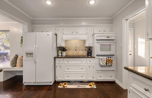 Conroe Casa | *NEW* Elegant Colonial Retreat - The Woodlands & Conroe