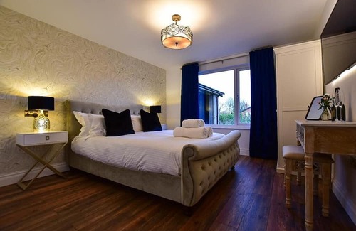 Blackpool Cabina | Wayside lodge with a private Hot tub