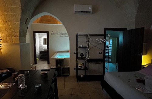 Pulsano Cama Y Desayuno | Suite Il Vico – Charming Spa Suite with Jacuzzi, Sauna and Quadruple Room