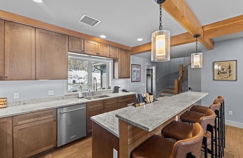 Moscow Condominio | The Cozy Nest at Trapp Lodge: Brand New + Mtn View