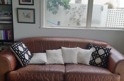 Gulf Harbour Apartamento | Delightful 1 B\R apartment. King Bed + Ensuite.