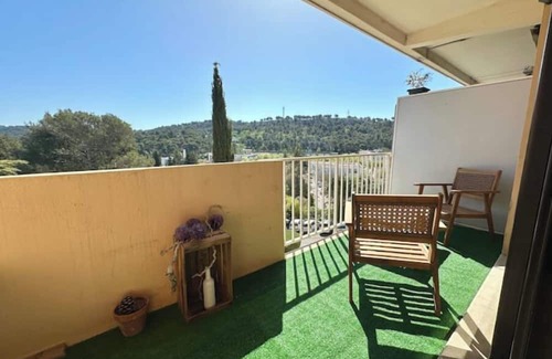 Carnoux-en-Provence Apartamento | 3 kms from Cassis T2 with terrace - free parking