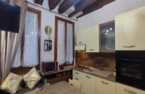 Cannaregio Apartamento | SUITE HAVEN IN VENICE WITH PRIVATE SPA