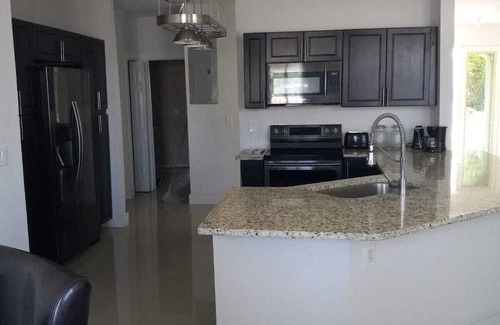 Williams Town Casa | Charming 3-bedroom house with AC, WiFi in lovely Freeport