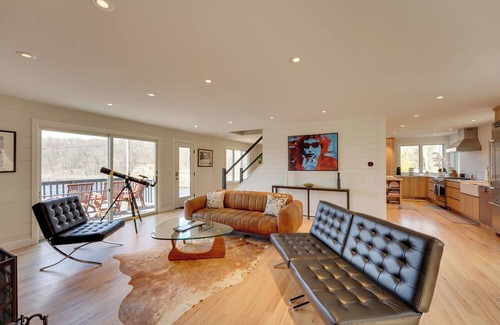 Lake Carmel Casa | Pond Views: Spacious & Quiet Carmel Hamlet Getaway