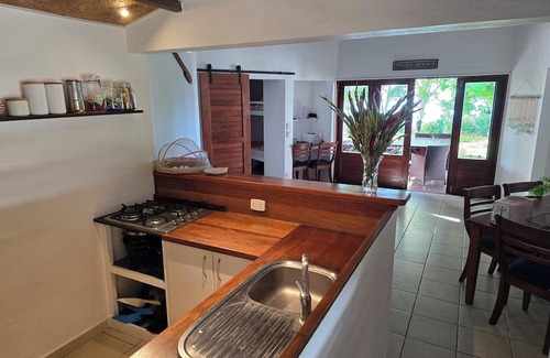 Mele Casa | Beachfront paradise,super fast internet,queen beds, private