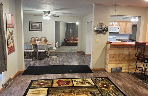 Lynch Casa | Spacious 5-bedroom house with WiFi, AC in charming Lynch