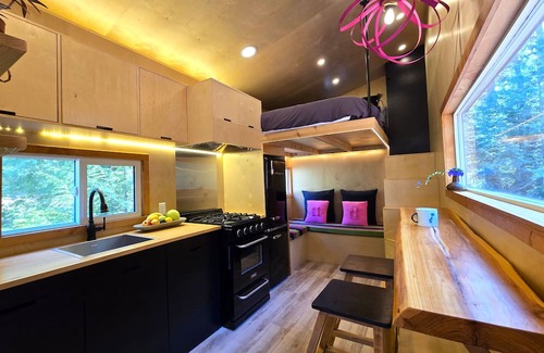 Lund Casa | (NEW) Designer Tiny Home Nestled in Tranquil Forest- Nature Lover's Paradise
