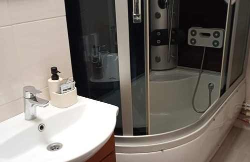 Tulcea Apartamento | Danubius view studio in welcoming Tulcea with AC, WiFi