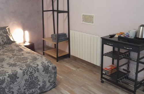 Saint-Barbant Cama Y Desayuno | Charming 1-bedroom bed & breakfast in lovely Val-d'Oire-et-Gartempe with WiFi