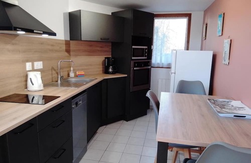 Savines-le-Lac Apartamento | T2, ANTILLES, equipped terrace, the beach and shops are a stone's throw...
