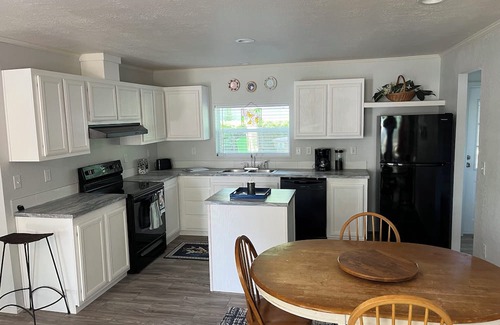 Chandler Casa | Water-view, 3-bedroom in Chandler with AC, WiFi