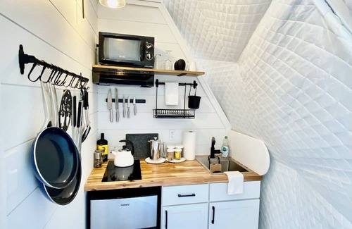 Todd Cabina | Tiny Treepod - Hot Tub, Views, Romantic Oasis