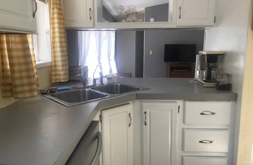 Crawfordsville Cabaña | Guest House on the Ranch