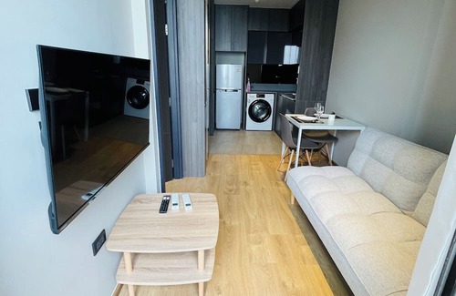 Ekkamai Apartamento | 1BR-Thong Lor BTS 7mins, pool&gym with WiFi