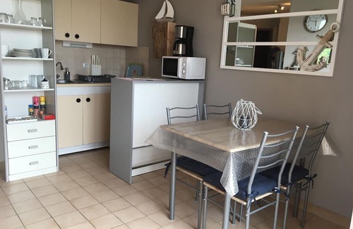 Valras-Plage Apartamento | Studio port Valras-Plage 400 m from the beach