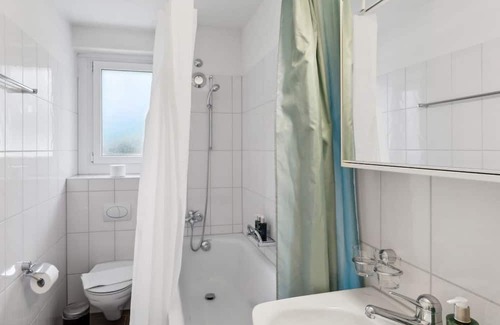 Langstrasse Apartamento | Simple & Convenient 2BR in Zürich City