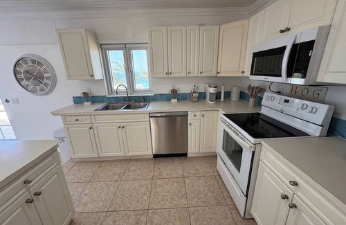 Cooper's Town Casa | Waterfront Abaco Beach House - Private 5Bedroom 3Bath, 15 min from Treasure Cay