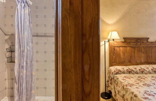 Serra de Daró Cama Y Desayuno | Bed and Breakfast 'Estrella' with Shared Pool, Shared Terrace and Shared Garden
