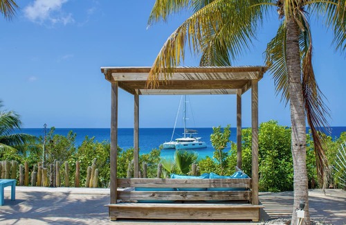 Sabadeco Casa | Crown Ridge 12 – Oceanfront home with private pool & infant of a dive site