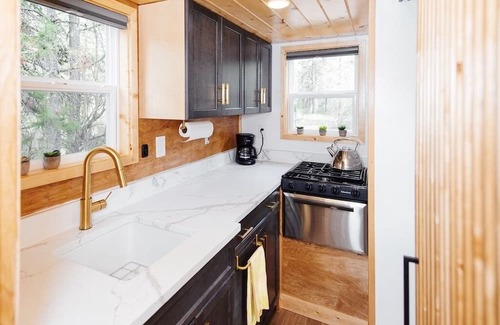 Donnelly Casa | The Evergreen Escape – A Stylish Tiny Haus Tucked in the Trees