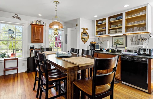 West Barnstable Otro | Gorgeous Old Farmhouse w/Spa Near Beach. Pet Friendly!