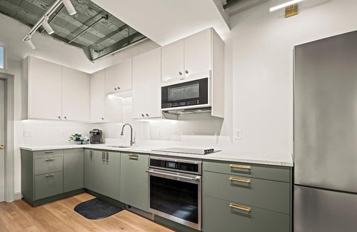Brookland Apartamento | Modern 1-bedroom unit with private parking in Washington, DC - Brookland