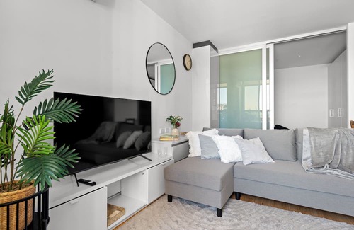 Melbourne Central Business District Apartamento | Cozy 2BR | amazing views + pool & gym (accommodates 6 people)