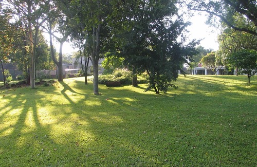 Harare Apartamento | Chic studio nestled in a lovely garden with pool - 2254