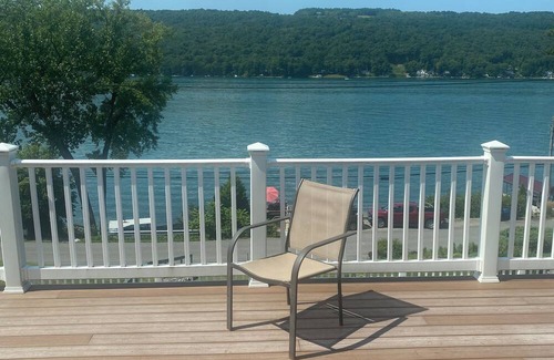 Dundee Casa | Spacious 5-bedroom lake house with gorgeous views of the la