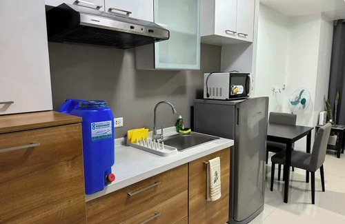 Kapitolyo Condominio | Cozy Studio in Mandaluyong with Modern Amenities, Free Pool & Gym Access.