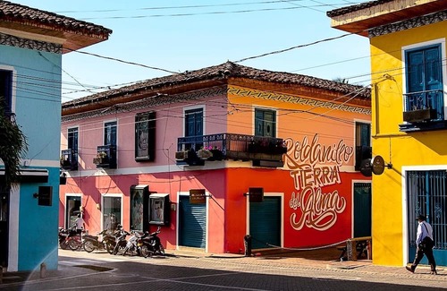 Roldanillo Cama Y Desayuno | Bed & Breakfast in a Panoramic view in Roldanillo with AC, WiFi, Water heater