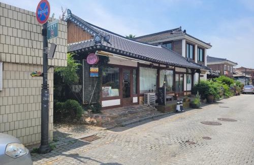 Jeonju Casa | Floral Breeze Guesthouse
