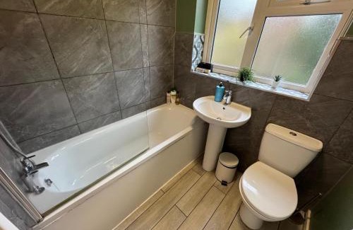 Chorlton-cum-Hardy Casa | Two Bedrooms-Holiday home