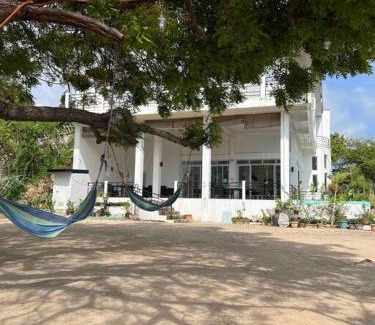 Lian Apartamento | Clipper View Beachfront Calatagan cel