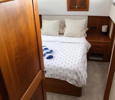 Sotogrande Alquiler De Eote | Beautiful 45 foot Grand Banks Yacht in Puerto Sotogrande, Spain