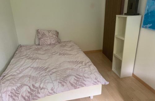Oberlunkhofen Casa | Gemütliches Zimmer im Grünen mit eigenem Bad WC