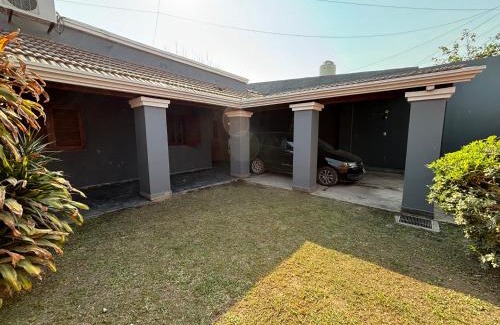 Tucumán Casa | Casa a 5 minutos de Y Buena, tres dormitorios, living comedor, cocina, pileta, cochera para dos autos con portón automático
