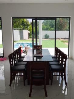 Mukh Kampul Cama Y Desayuno | nicky homeland