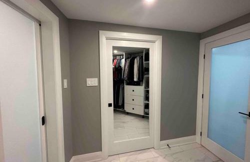 Ottawa Division Casa | Lake House 8 Min from Airport sleeps 13