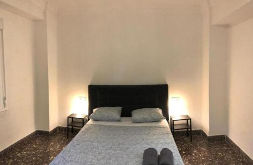 Benicalap Casa | Habitaciones Privadas y Económicas a un paso de Cortes Valencianas