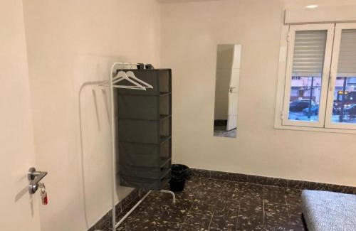 Benicalap Casa | Habitaciones Privadas y Económicas a un paso de Cortes Valencianas